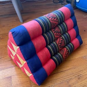 Yoga/meditation pillow bolster